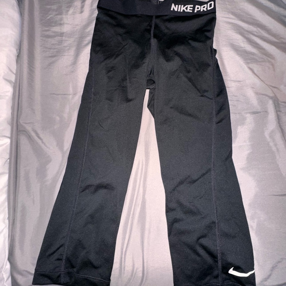 Nike pro cropped dry fit leggings.